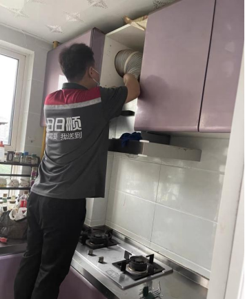 月圓情意濃 日日順居家場(chǎng)景解決方案，用絲絲關(guān)懷化解節(jié)假之憂——記冰箱維修團(tuán)隊(duì)的暖心舊記中秋假期服務(wù)“事