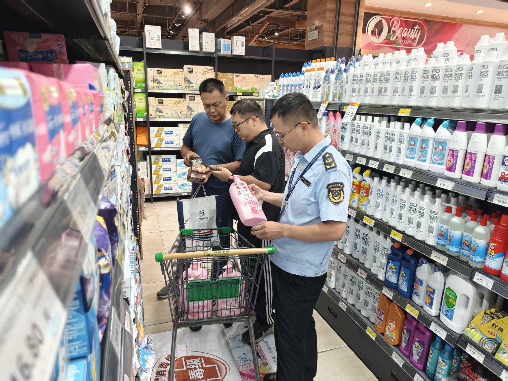 廣昌縣市場(chǎng)監(jiān)督管理局扎實(shí)開展日用品、眼鏡、校服產(chǎn)品質(zhì)量專項(xiàng)監(jiān)督抽檢工作
