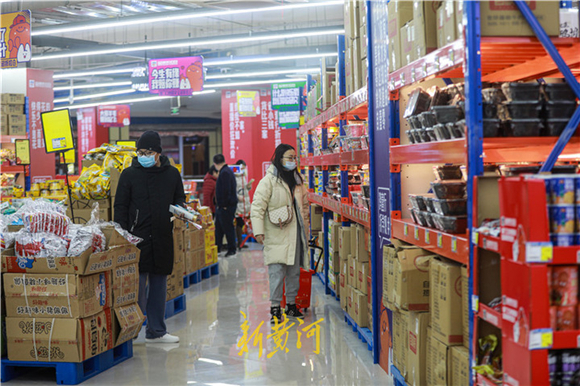 濟(jì)南老商圈煥新生 引進(jìn)網(wǎng)紅品牌折扣倉，打造沉浸式購物體驗(yàn)